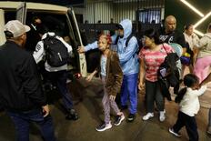 未明の首都に爆発音