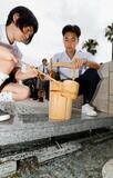 犠牲者への「献水」準備、長崎