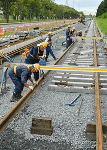 ＬＲＴ軌道工事始まる