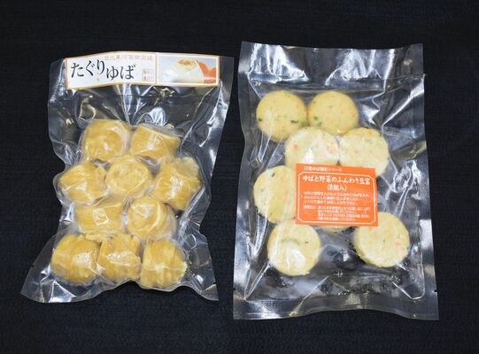 香港でテスト販売をした「たぐりゆば」（左）と「ゆばと野菜のふんわり豆腐」