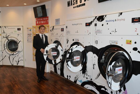 フトン巻きのジローの店内と森下洋次郎社長