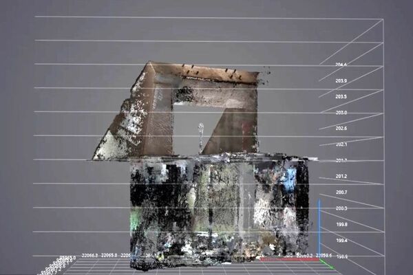 鎮碇の3次元測量図。中央に見える鉤と支脚部上部のボルトが直線上にあることが分かる