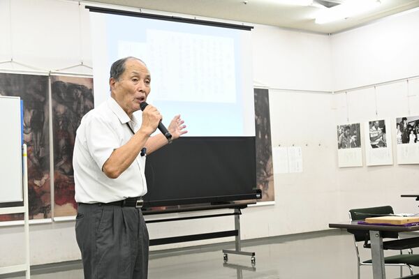 学童疎開について話す小倉さん