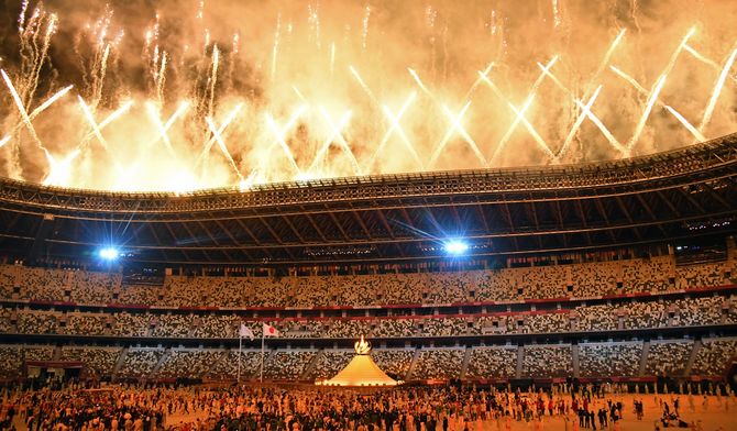 開会式で、大会組織委の橋本聖子会長は日本に集ったアスリートたちに呼び掛けた。「自信を持って舞台に上がってください。今こそ、アスリートとスポーツの力をお見せするときです。 その力こそが、人々に再び希望を取り戻し、世界を一つにすることができると信じています。世界は皆さんを待っています」=7月23日、国立競技場