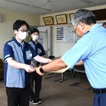 「500万円を稼ぐ」と書かれたチラシが手に　詐欺被害防いだコンビニ店員…