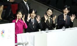 秋篠宮ご一家、開会式出席