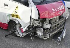 幼稚園バスが住宅突っ込む、千葉