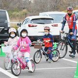 補助輪なしで走れたよ　ブリッツェン選手が鹿沼で教室
