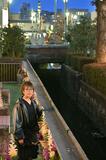 闇に「見えぬ何か」想像