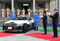 「レクサス」パトカーを県警に寄贈 栃木市の中村さん