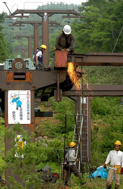 リフトの撤去工事=2006年6月