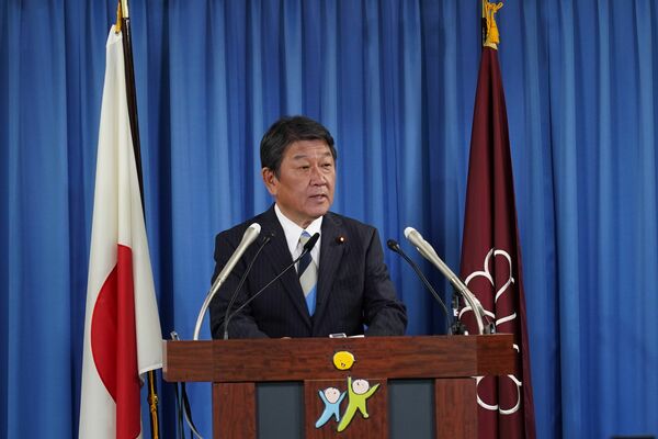 新四役の就任会見に臨む茂木氏＝１３日午前、東京・永田町の自民党本部