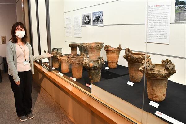 縄文土器が多数展示されている秋季特別展