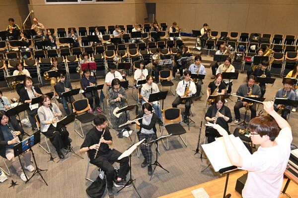 30回の節目の演奏会に向けて練習に励む団員