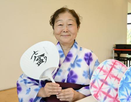 　東日本大震災で離れ離れになった人々を盆踊りでつなぐ与野珠美さん＝２０２５年７月、仙台市