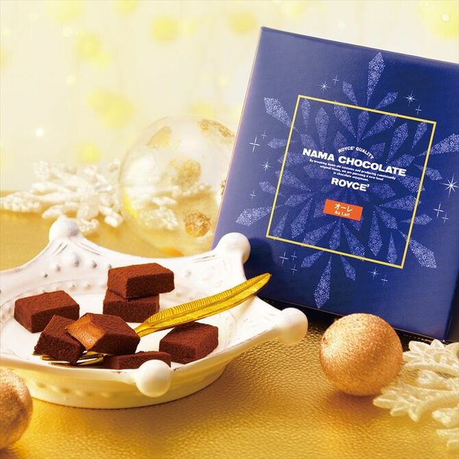 ミルクチョコレートに北海道の生クリームをブレンドし、風味付けに洋酒を加えたロイズの生チョコレート人気NO.1。スペシャルパッケージで販売。20粒。864円
