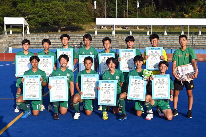 「かごしま国体」ホッケー少年男子の栃木県チーム。今市高校と今市工業高校の選手たちで構成されました