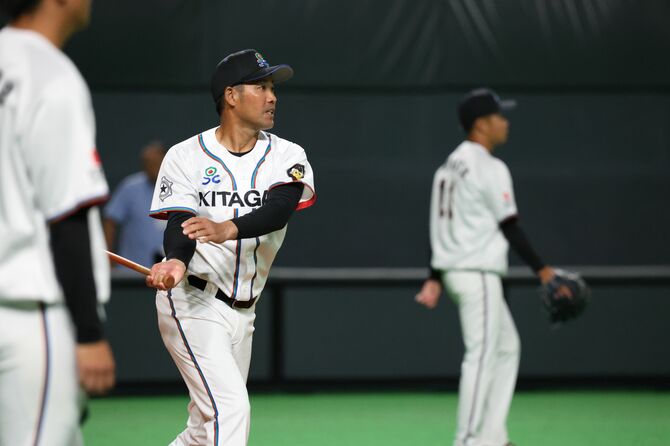 ノックをする工藤さん