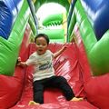 佐野で「こどもフェスティバル」始まる　初日は1000人来場　巨大遊具やサイエンスショー堪能