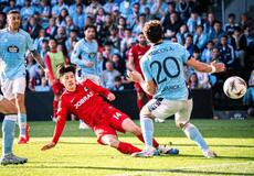 鈴木唯人２得点、準決勝へ