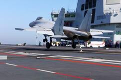 中国、最新鋭空母の発着訓練報道