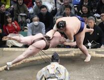 勝ちにこだわる阿炎、無傷５連勝