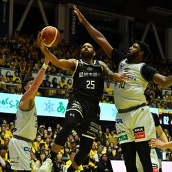 宇都宮ブレックスが京都に91-75 ニュービル25得点、驚異のフィールドゴール成功率81.8% 敵将も白旗