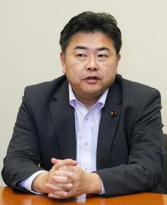 れいわ新選組の高井崇志幹事長=5月