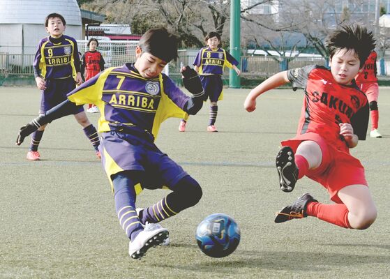 ＪＡ全農杯の部２次リーグｂ組　ＦＣアリーバ－ＳＡＫＵＲＡ　ＦＣ戦　第３ピリオド１０分、ＦＣアリーバ・柴山がシュート＝ハートフル保険フィールド
