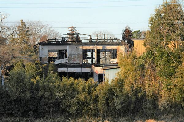 １人の焼死体が見つかった火災現場＝21日午後４時５分、壬生町北小林