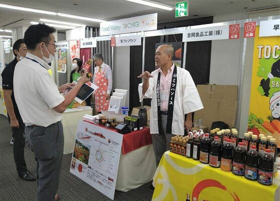 ７月に開かれた三井食品の商談会へ出展した本県企業のブース＝大阪市（県大阪センター提供）