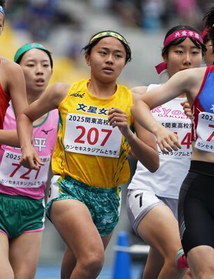 女子８００メートルを２分11秒79で制した長島（文星女）＝カンセキスタジアムとちぎ