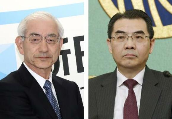 日中経済協会の進藤孝生会長(左)、中国の呉江浩駐日大使