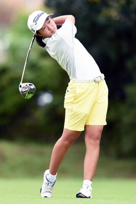 中学女子　２オーバー、７４で優勝した水沼茉（陽南）＝宇都宮ＣＣ北コース１番
