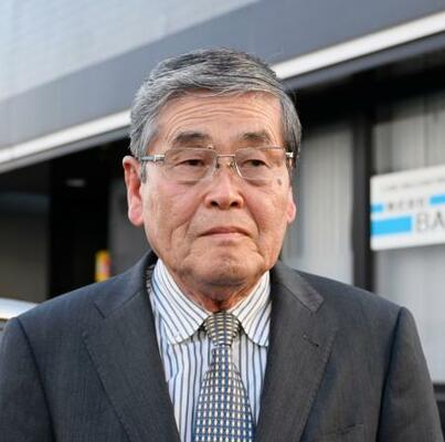 判決後、取材に応じる宮崎県串間市の福添忠義前副市長=10日午後、宮崎市