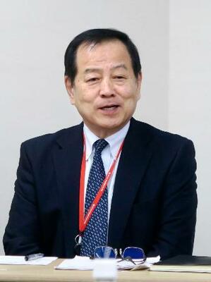 　記者会見する木徳神糧の竹内伸夫会長＝１９日午前、東京都内