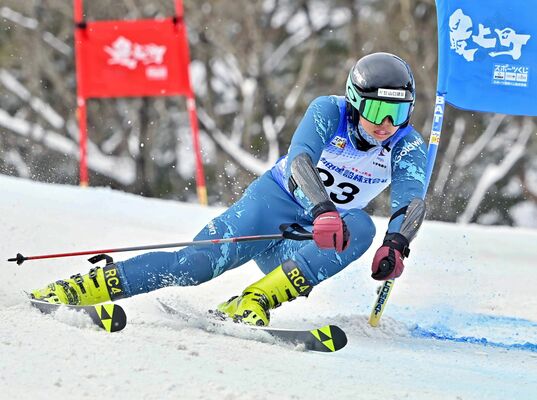 大回転少年男子で20位となった丸山（足大付）＝山形県の赤倉温泉スキー場