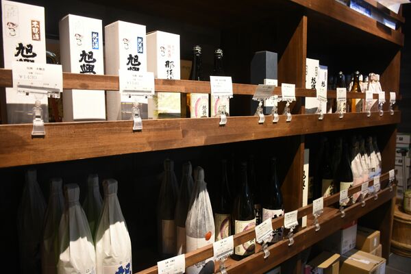 主力銘柄「旭興」など渡邉酒造の商品群
