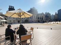 【Ｔｏｋｙｏ　とことこ散歩】朝の街、築地で元気を注入　オリエンタルな寺…