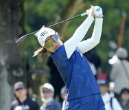 藤田、３打差４位浮上