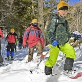 奥日光でスノーシューツアー　白銀の森散策に歓声