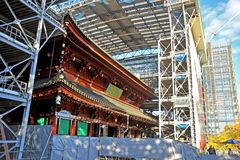 修復中の三仏堂、姿現す