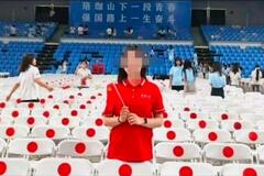 日の丸に似た椅子で大学謝罪