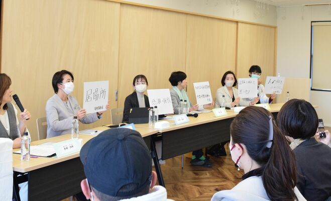 とちぎ女性会議で行われたパネルディスカッション＝23日午後、宇都宮市インターパーク６丁目