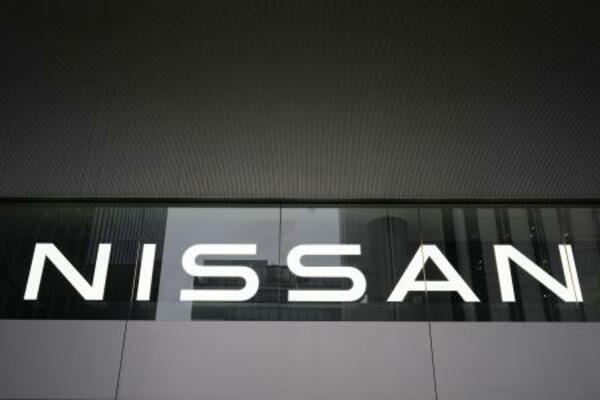 日産自動車グローバル本社にあるロゴ=横浜市