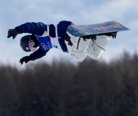 　男子ハーフパイプの公式練習で調整する平野歩夢＝リビーニョ（共同）