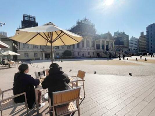 　境内にカフェがある築地本願寺＝東京都中央区