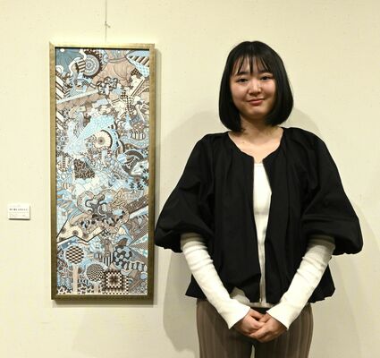 「ギャラリーふくろう」で初の本格個展を開いたししまるさん