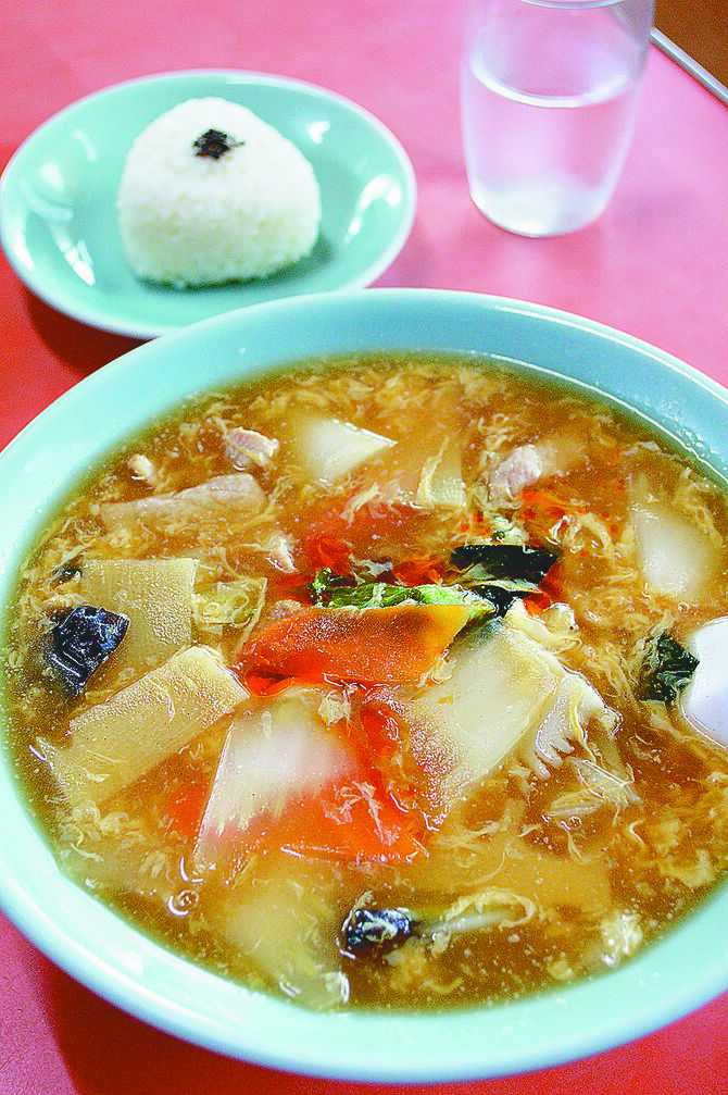 程よい辛さと酸味の後から上品なスープの〝波〟が押し寄せます