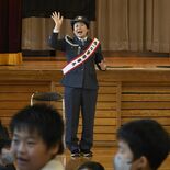 笑いあり、児童に防犯教室　森三中大島さん一日署長　宇都宮中央署